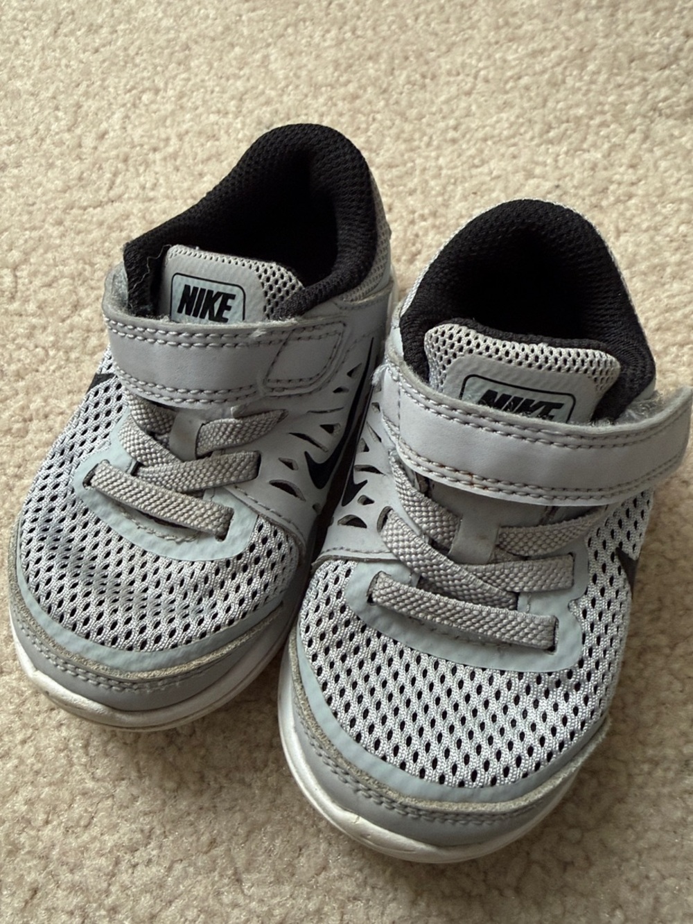 GUC Nike Toddler Light Gray and Black Breathable Mesh Sneakers
